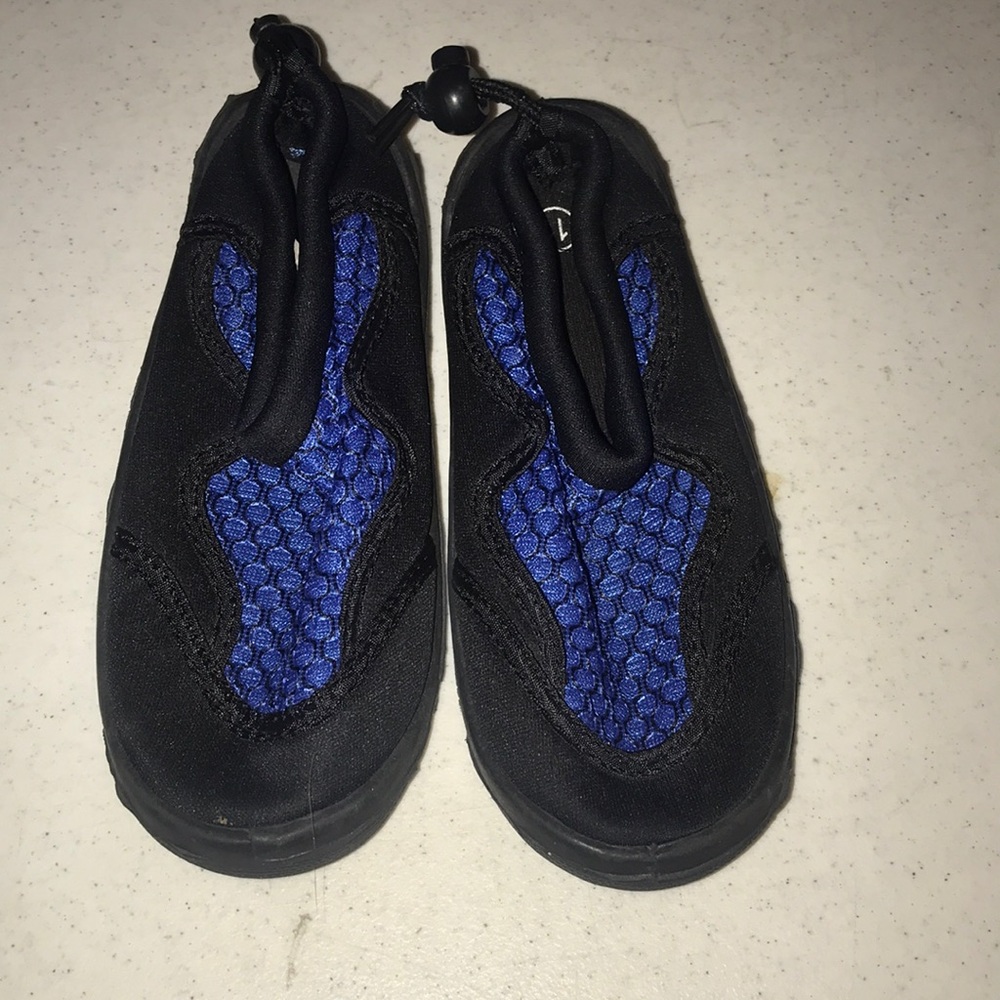 Water shoes, size 11
